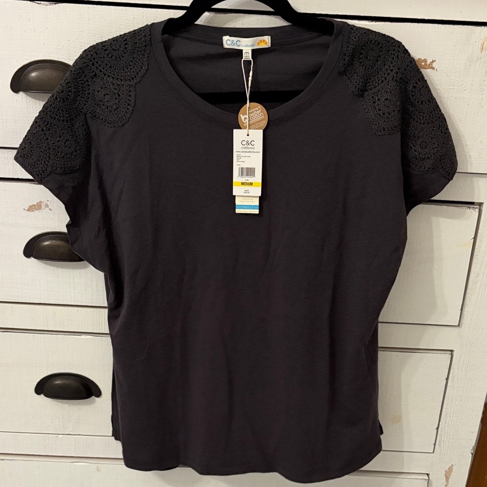 C&C California Black sand/Dark gray Crochet-Shoulder Short Sleeve Tee large